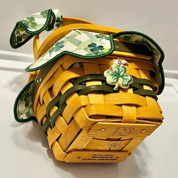 Longaberger 1999 Lots of Luck Basket w/Liner,Charm, Protector,Lid & Product Card - Picture 3 of 10